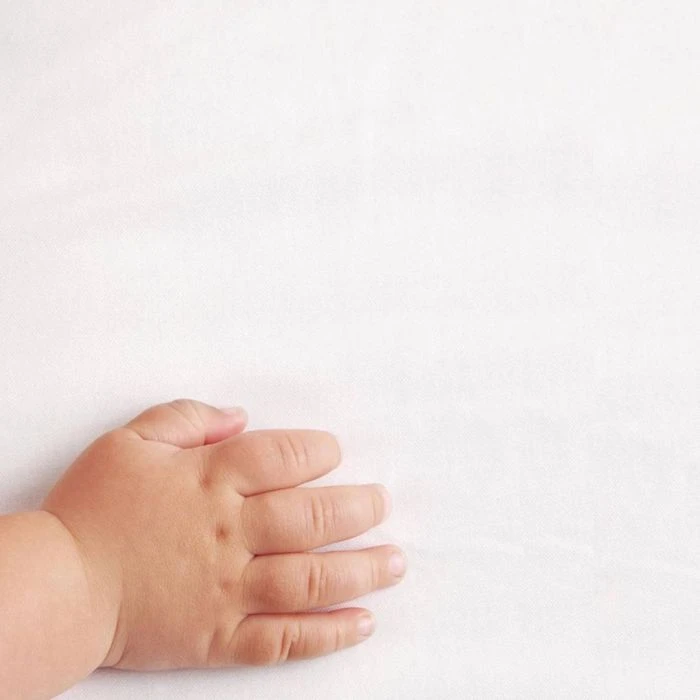 The Little Green Sheep Organic Cotton Cot Bed 70x140 Fitted Sheet - Image 3